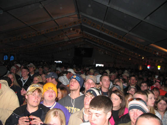 crowd1.jpg